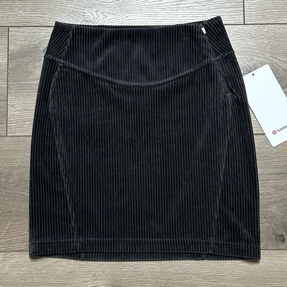 Lululemon Scuba High Rise Mini Skirt Velvet Cord Dark Gray Size‎ 0
